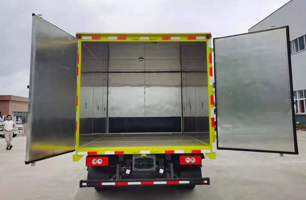 福田奧鈴4.08米貨廂爆破器材運(yùn)輸車(chē)