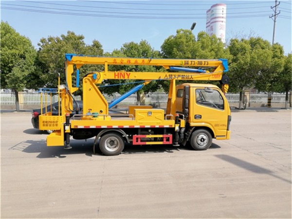 國六東風(fēng)13.5米高空作業(yè)車