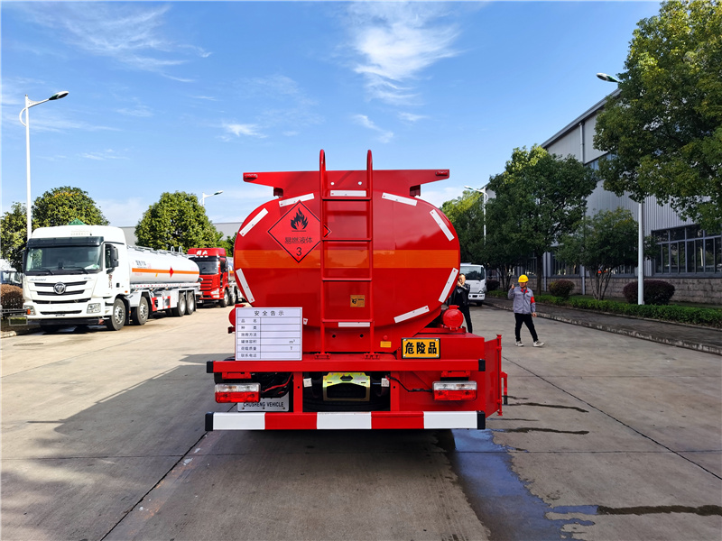 消防隊專用國六東風(fēng)8噸油罐車